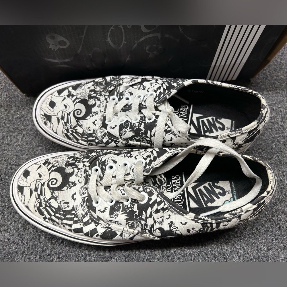 NIGHTMARE BEFORE CHRISTMAS Vans, Womens: 6.5, Mens: 5
